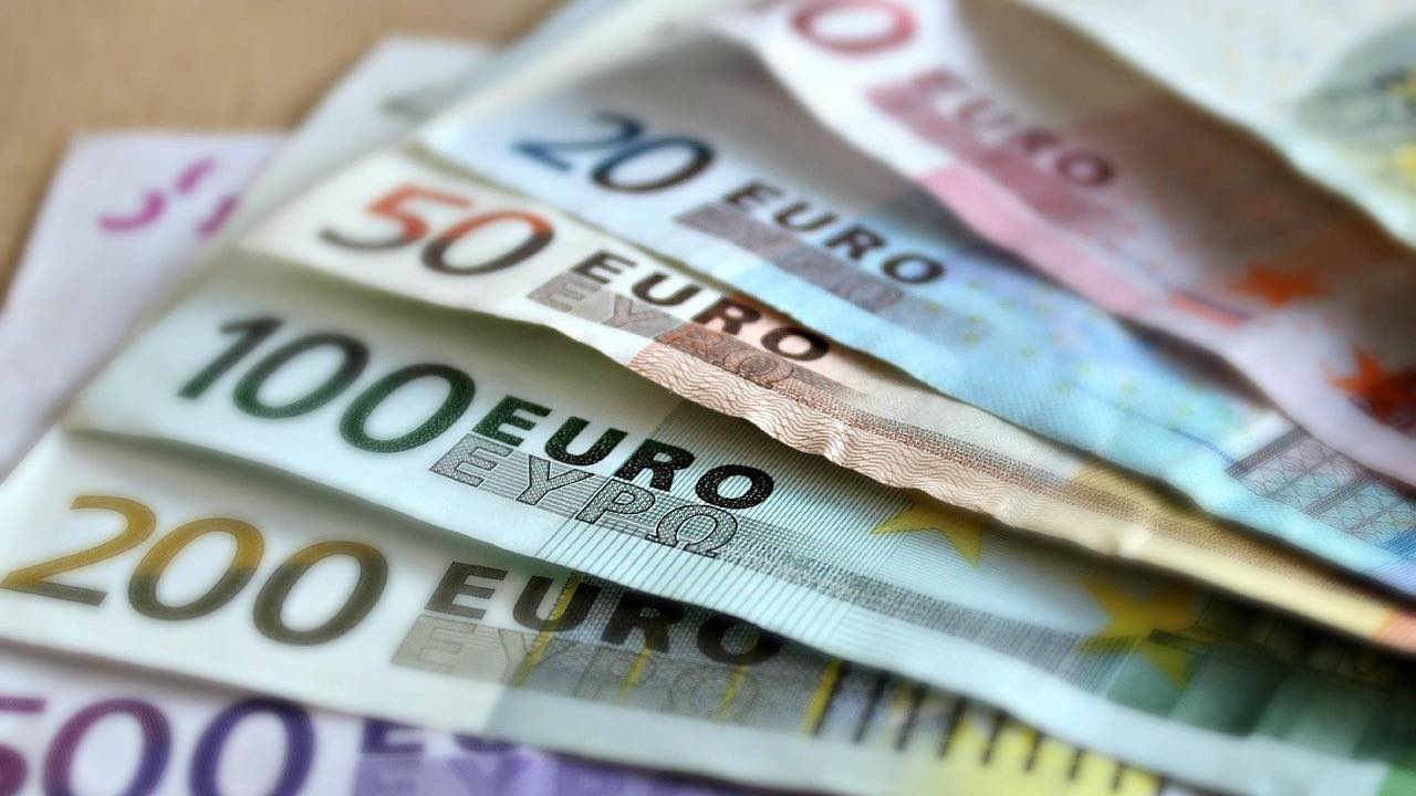 Banca o in Posta, dove mettere i soldi per guadagnare di più?