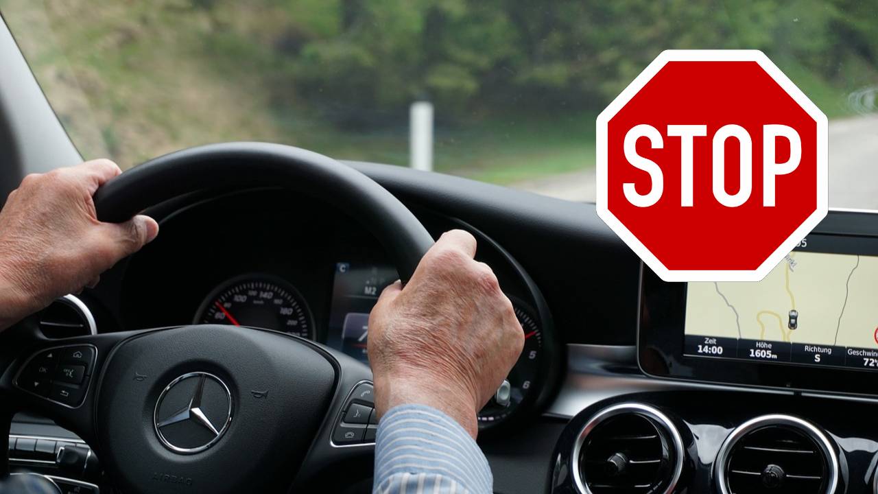 stop alla guida in autostrada per gli anziani